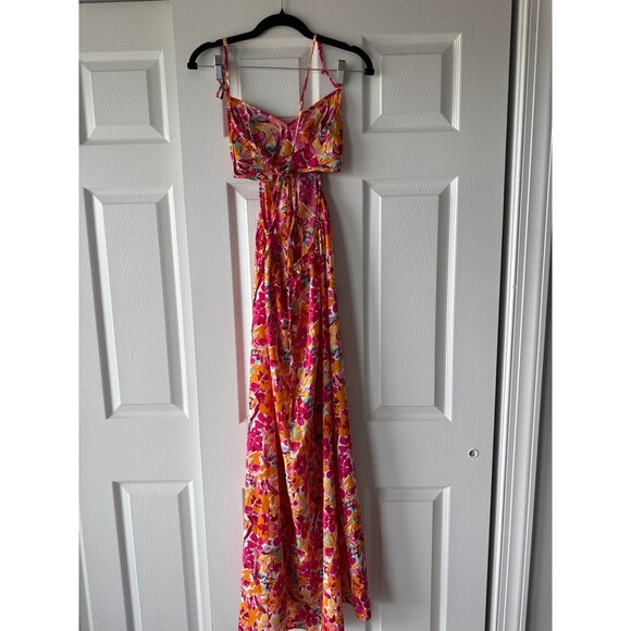 floral maxi dress with cut outs - Picture 4 of 5